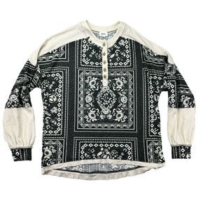 BKE Shirt Women's Extra Small Black White Floral Waffle Knit V-Neck Long Sleeve